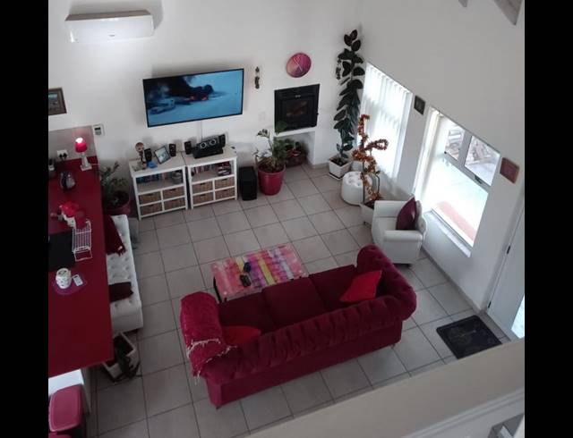 2 BEDROOM HOUSE FOR SALE IN GOLDEN MILE